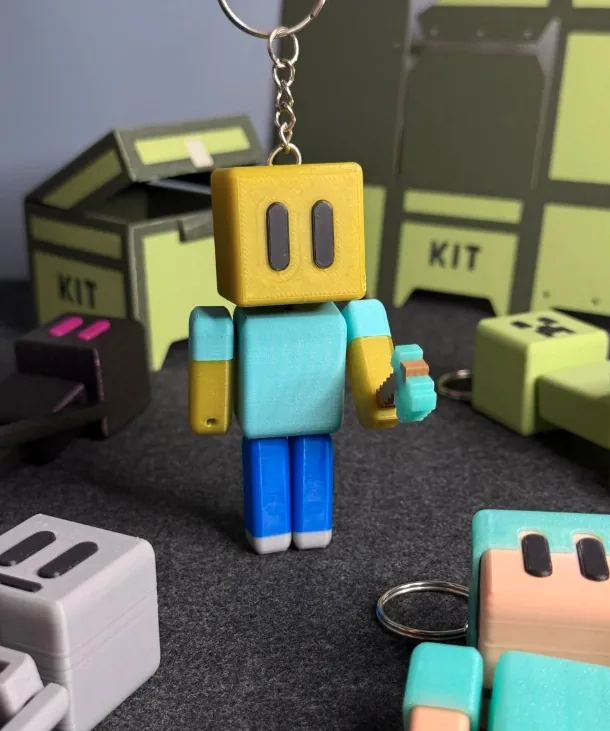 String-Flex Blonde Adventurer Keychain